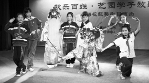 上戏附属戏曲学校学生送戏进社区