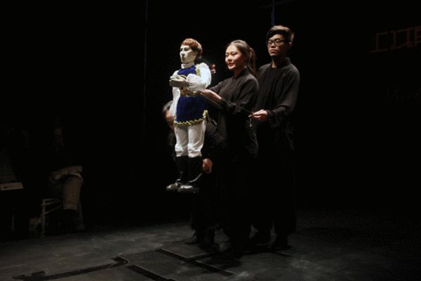 演出木偶《哈姆雷特》