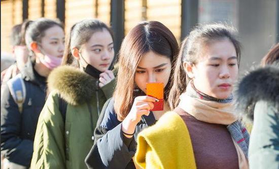上戏:“不生产”明星 不是说整容的不能来考