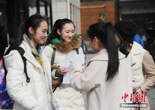 上戏表演专业开考 美女如云明星范儿十足