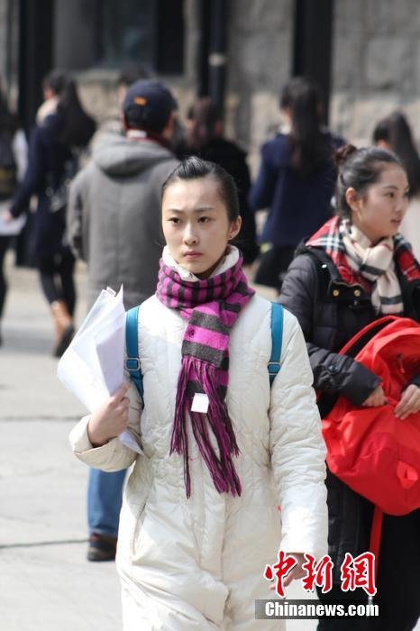 上戏表演专业开考 美女如云明星范儿十足