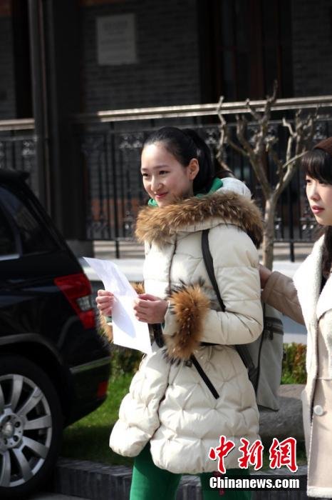 上戏表演专业开考 美女如云明星范儿十足